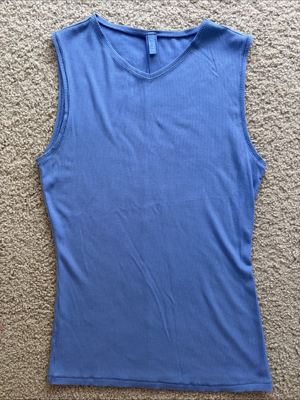 Skims Sleeveless V-Neck Ribbed Tank Top - Blue/purple